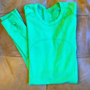 Lululemon Swiftly Tech Long Sleeve Shirt  green, size 6